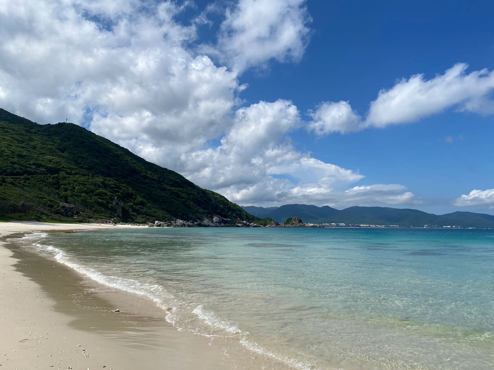 三亚百福岛一日团,究竟值得不值得 三亚周边浮潜的小岛很多,挑了一些