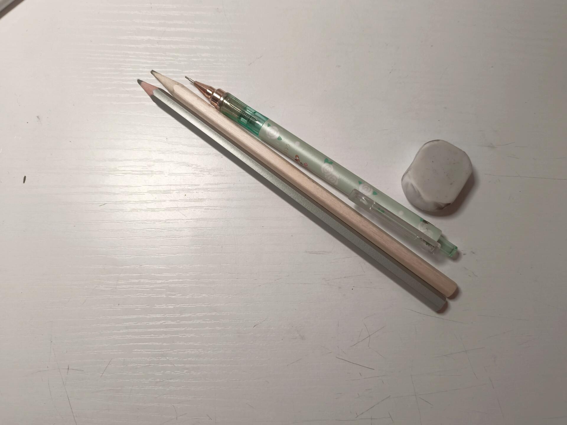 汤姆·索亚历险记   可以模仿的哈画笔用的是盾牌的荧光笔