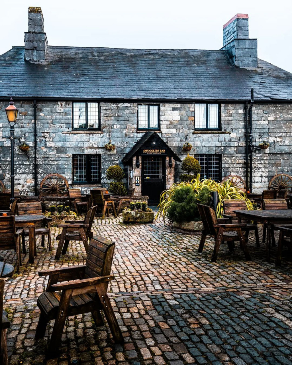 英国小镇风光 1,2康沃尔郡 建于1750年有许多传说的酒吧 3,4西约克郡