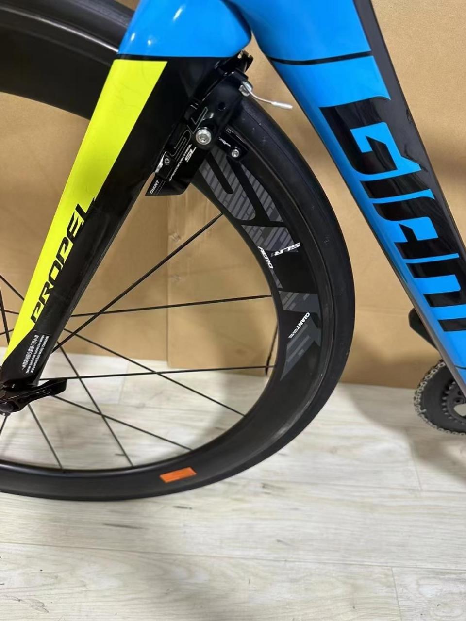 1 碳纤维公路车 全碳纤维车架,气动型 禧玛诺ut大套22速 捷安特slr1