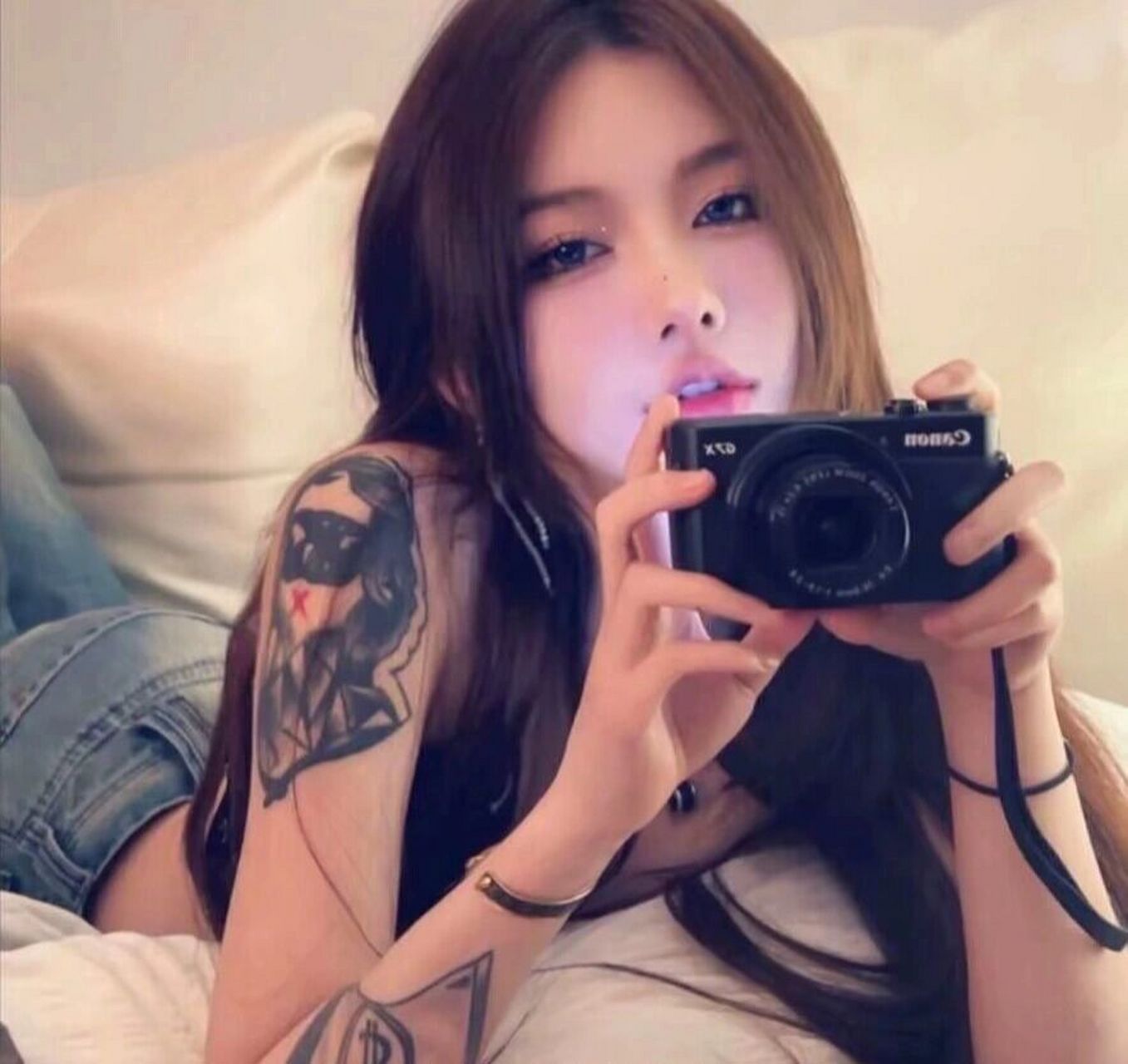 纹身女头像 总有人教你成长,但方式不值得感谢.