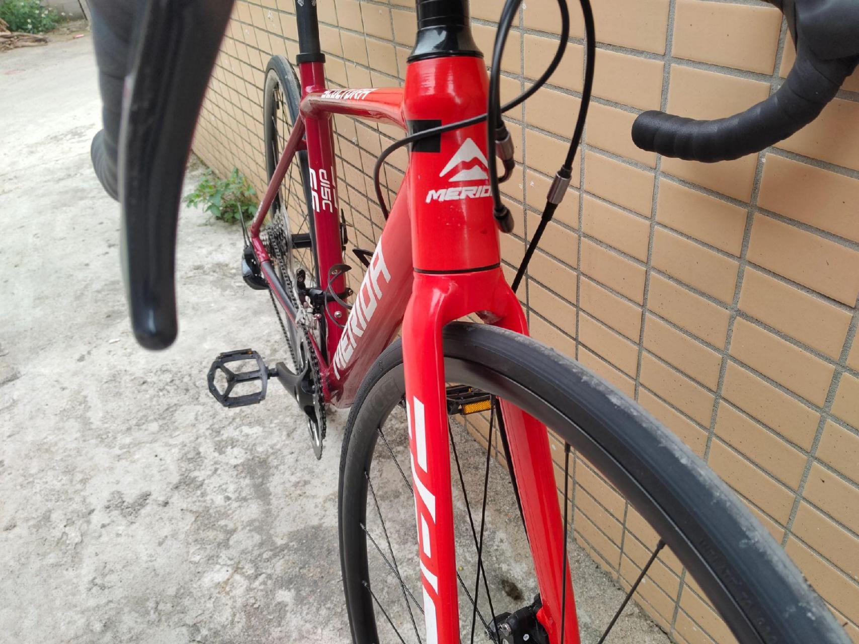 美利达斯特拉95d 碟刹公路车,铝合金6061材质车架,大胆运用鲜红 红旗
