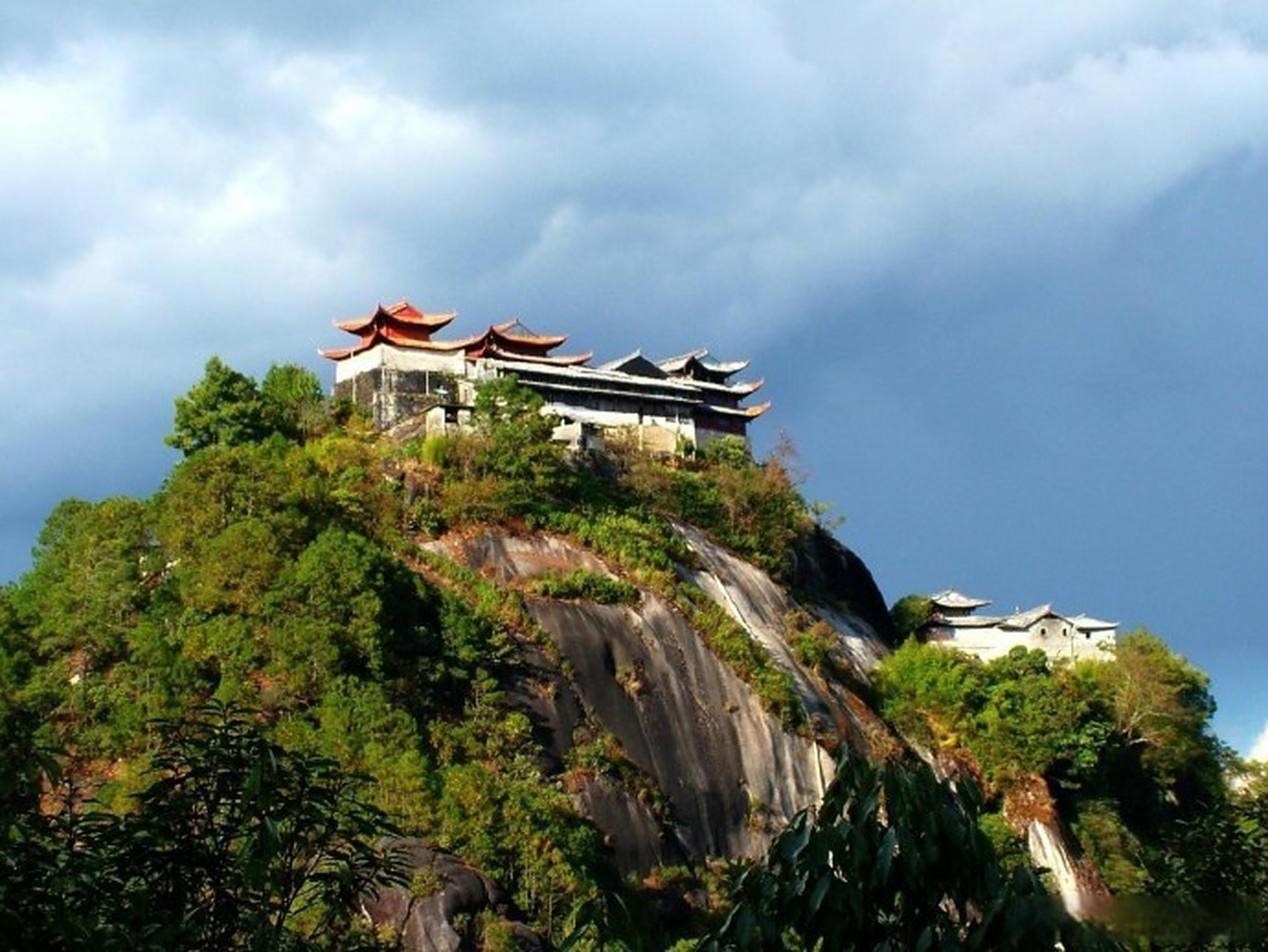 总要去趟腾冲吧# 【腾冲云峰山】云峰山位于云南省保山腾冲市滇滩镇