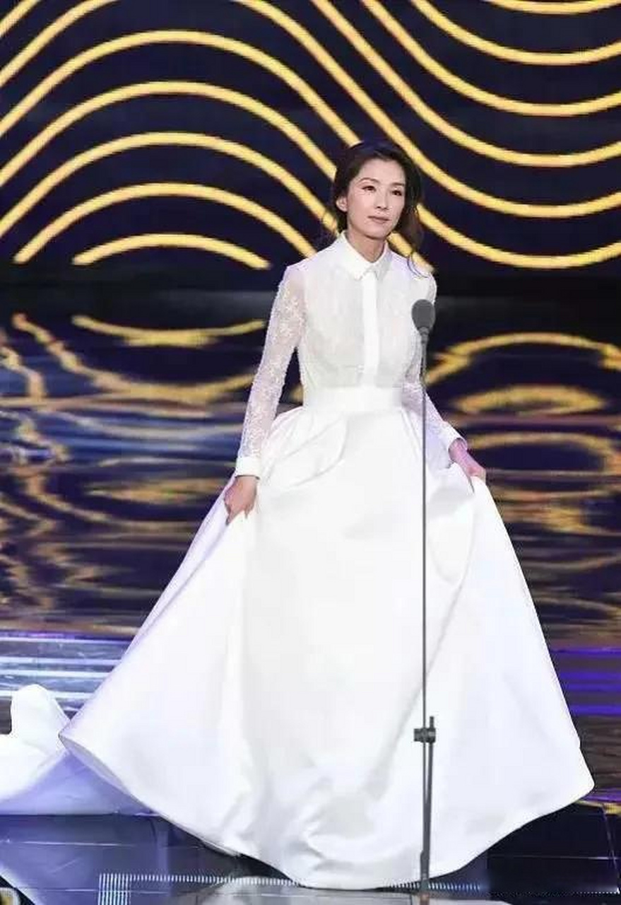 每日一美,今日叶全真 17岁的叶全真一脱成名,雪在烧让她成为炙手可热