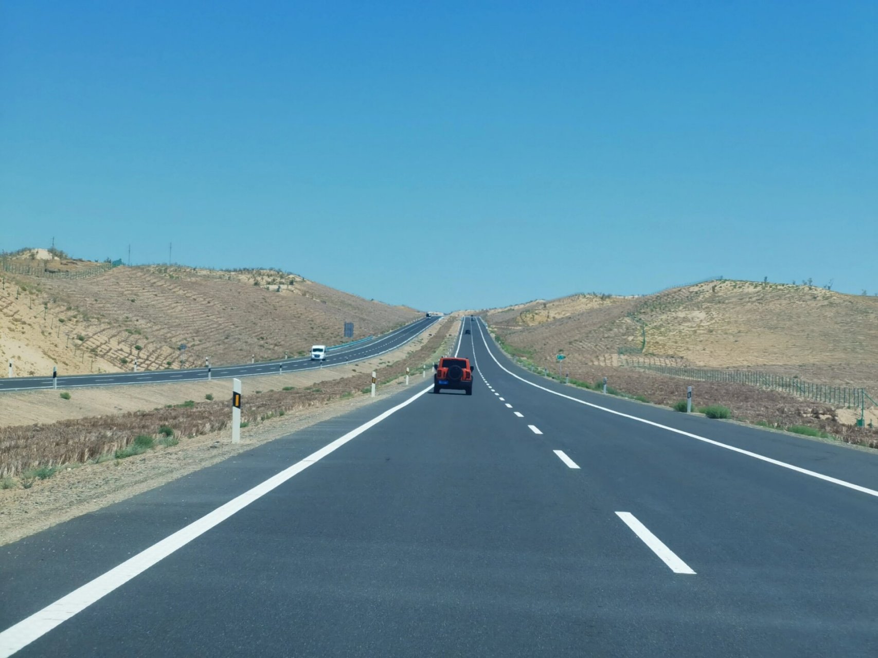 "s21沙漠公路 乌伦古湖 布尔津"体会 旅行和做梦并不能解决现实的难题