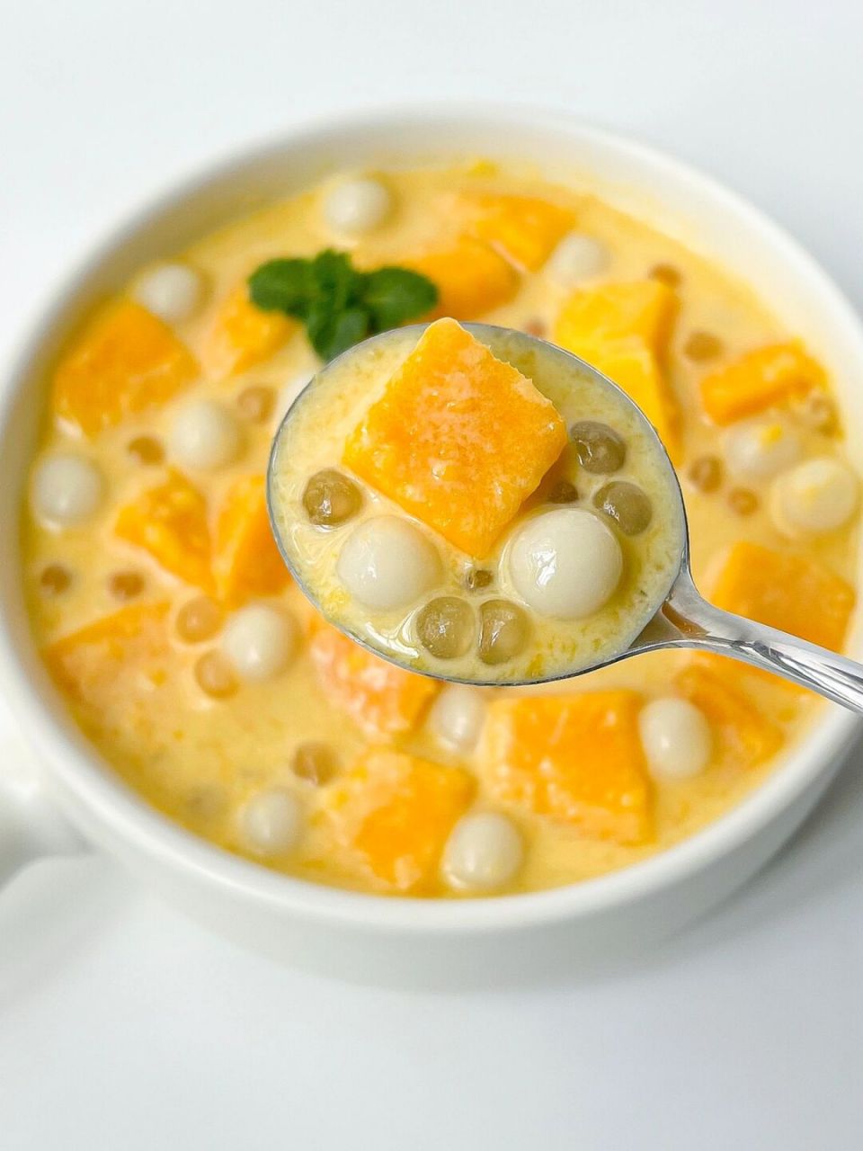 姐们们一定要去做这个多芒小丸子西米露啊～～ 芒果控就更不能错过了!