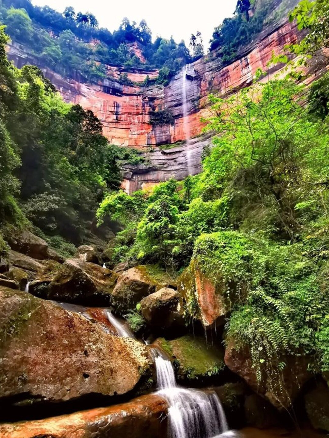 赤水丹霞旅游世界丹霞之冠~ 景区简介:赤水丹霞旅游区·佛光岩景区