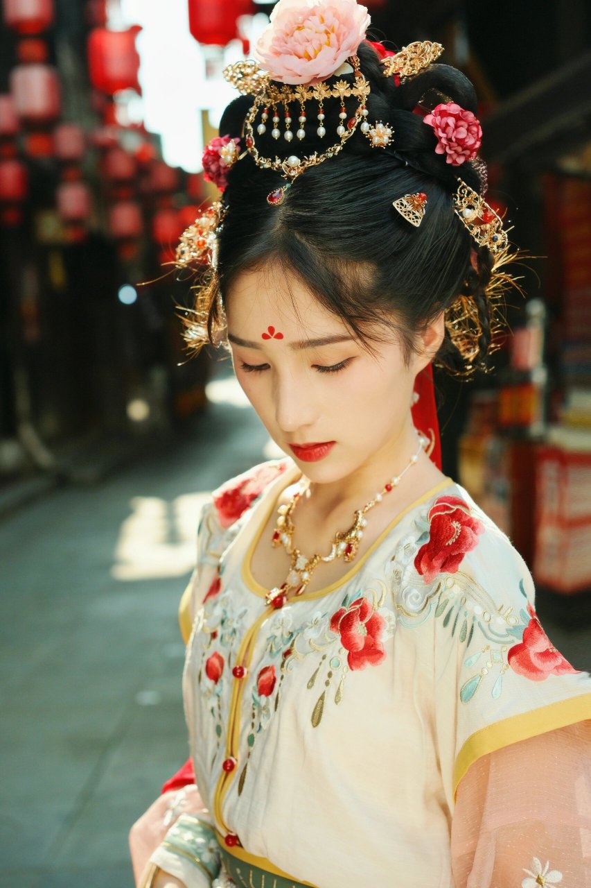 坦领汉服发型,唐风发型分享 非常适合坦领汉服的飞天发型 汉服:飞天乐