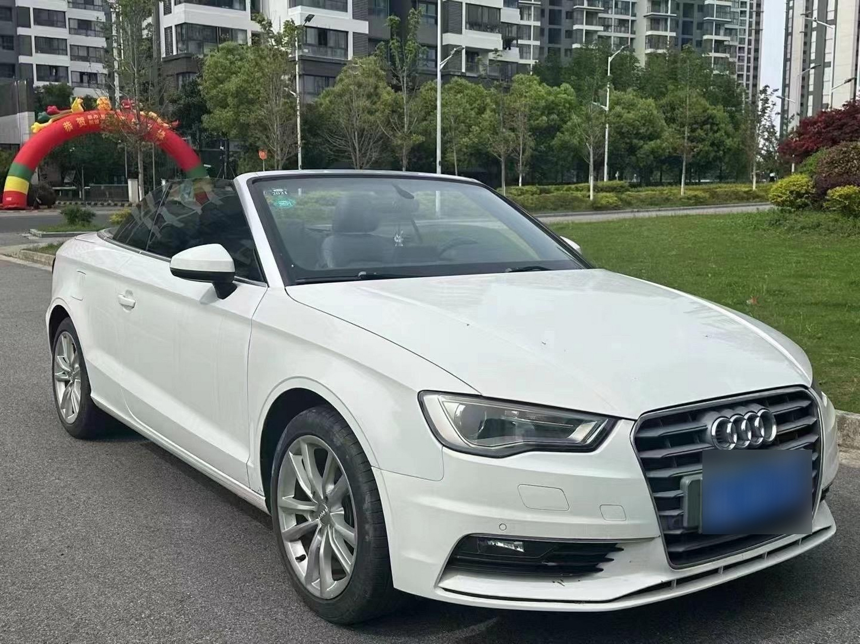大学生座驾:15年奥迪a3敞篷,1.8t软顶两门四座,夏天兜风神器,全款10.