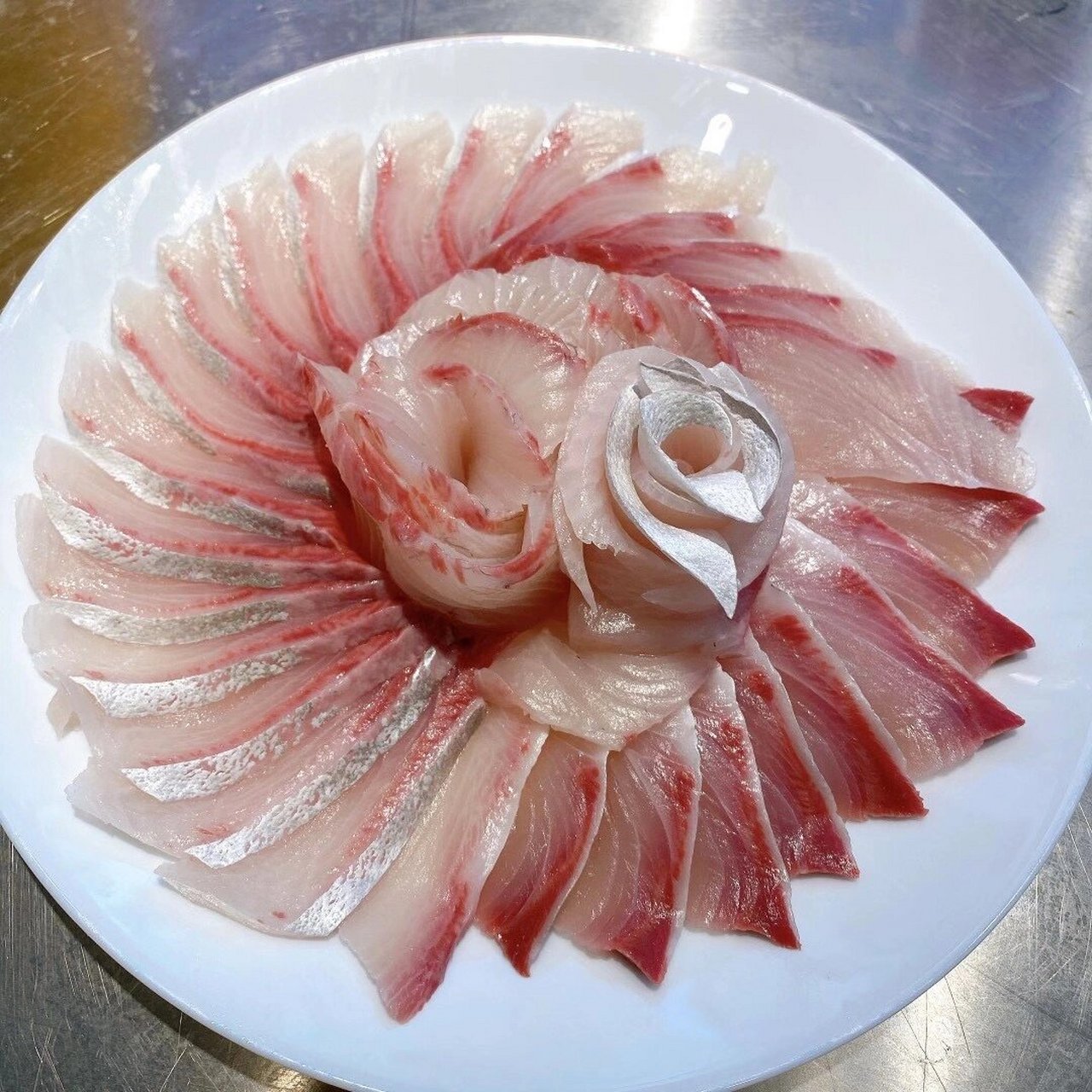 章红鱼刺身 章红鱼刺身,口感清爽,肉质鲜美,吃过就忘不掉的味道