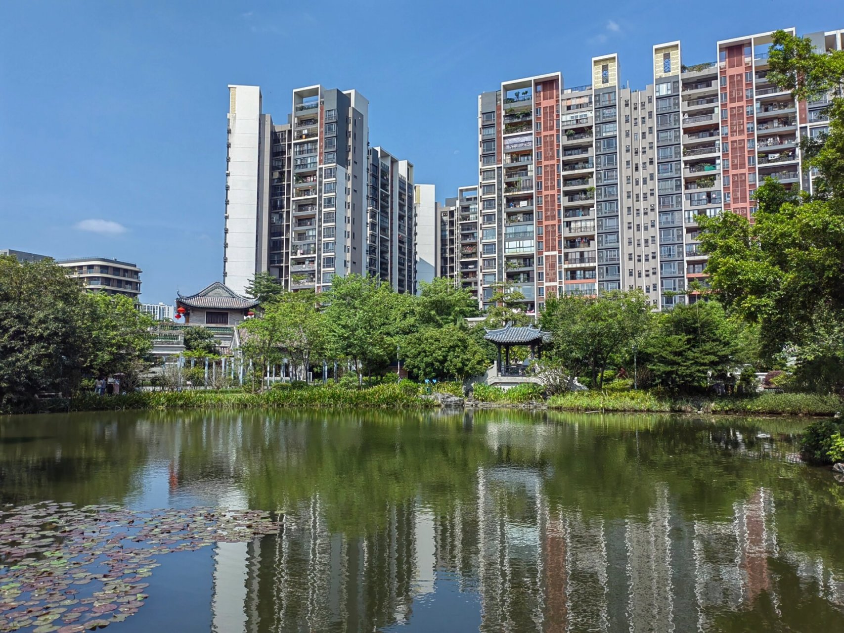 顺德北滘游(1)岭南和园     虽然是新建的新园林公园,但也是非常值得