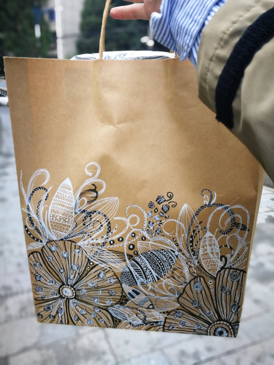绘画日常丨纸袋手绘疯狂爱好者 牛皮纸袋yyds 画什么主题都很合适01