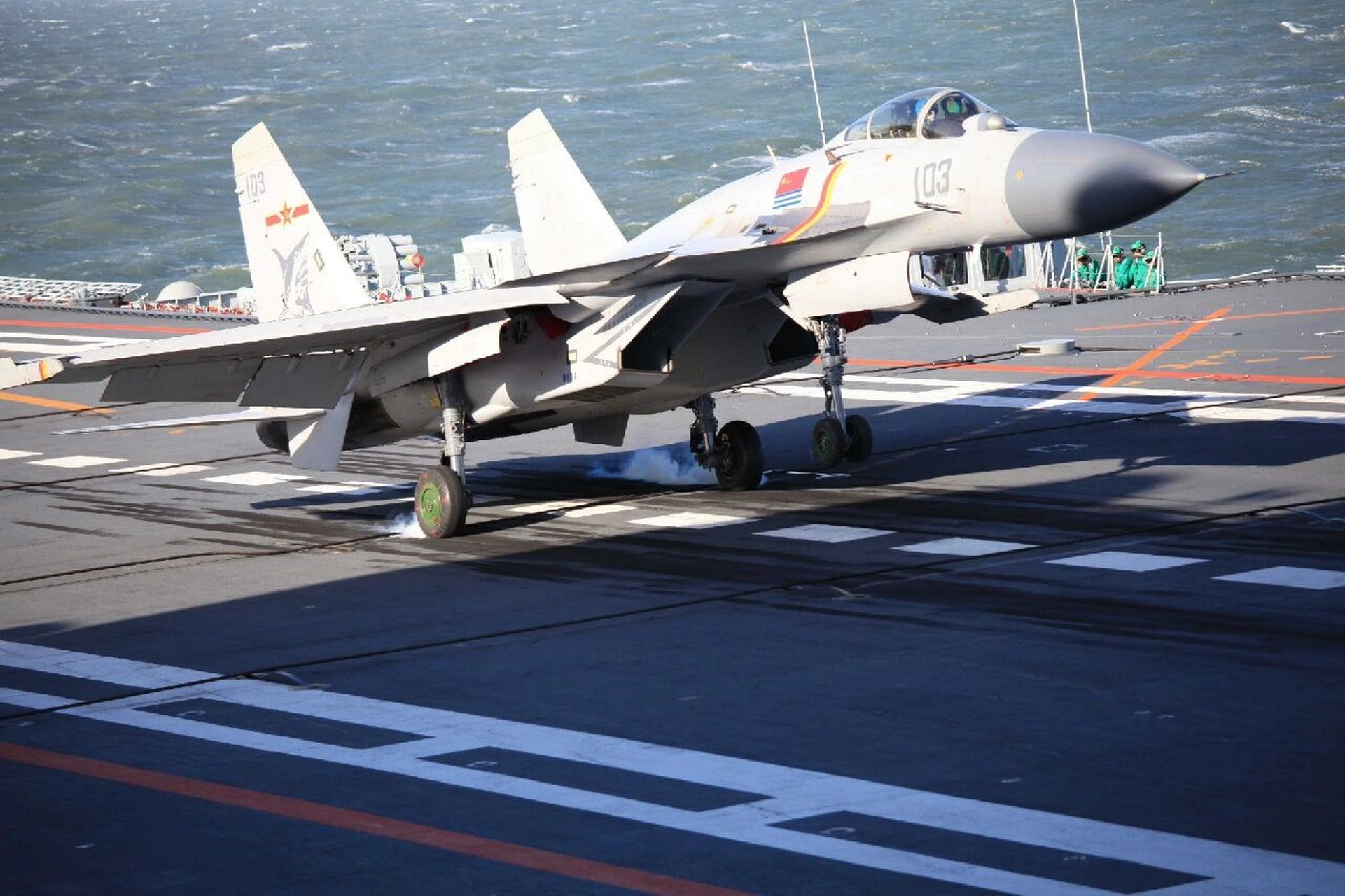 歼15飞鲨舰载机