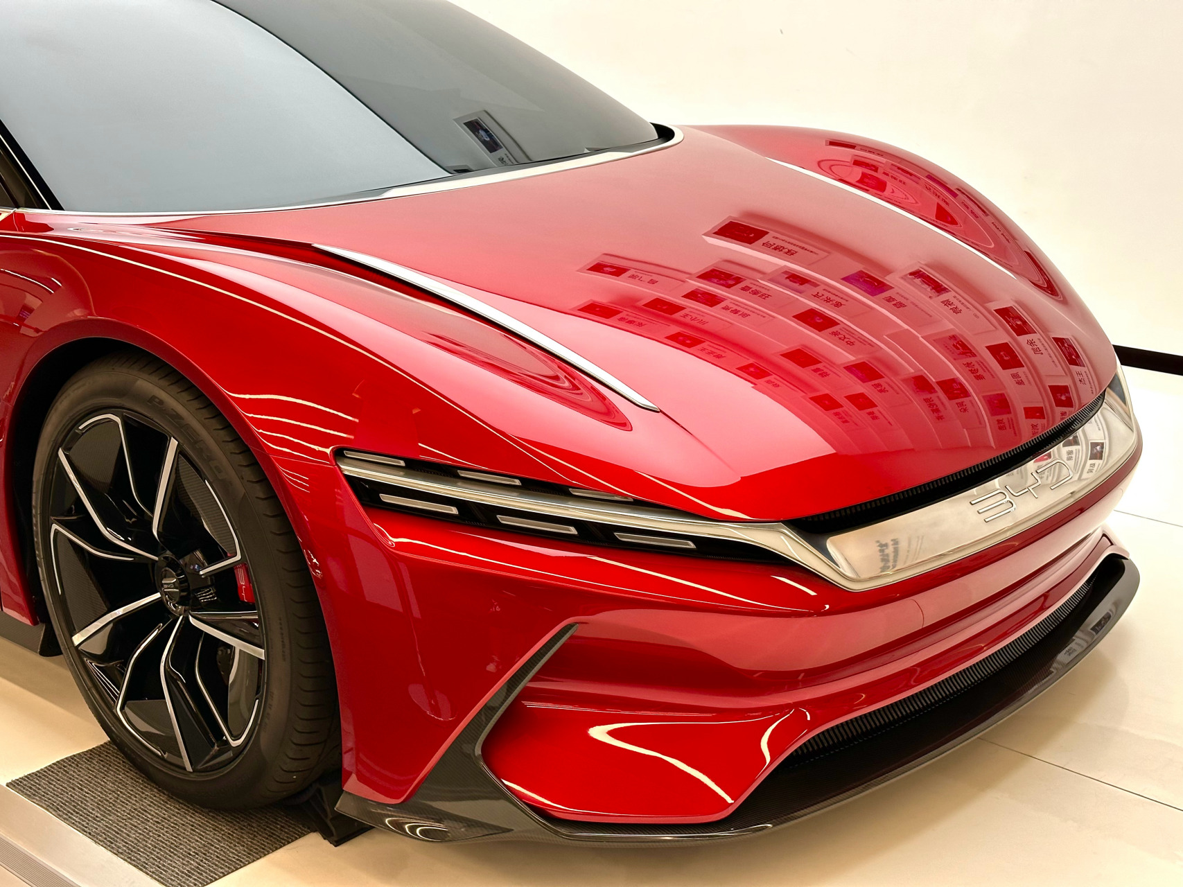 比亚迪的 eseed gt 概念车,感觉比仰望u9还要好看,你们觉得呢[笑哭]