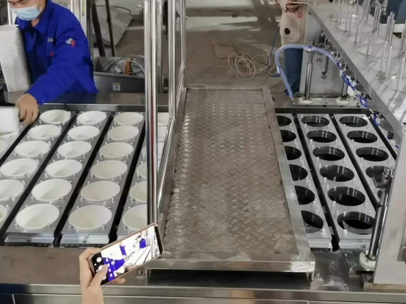 桶装泡面包装机方便面系列压盖生产线设备 桶装泡面包装机方便面系列