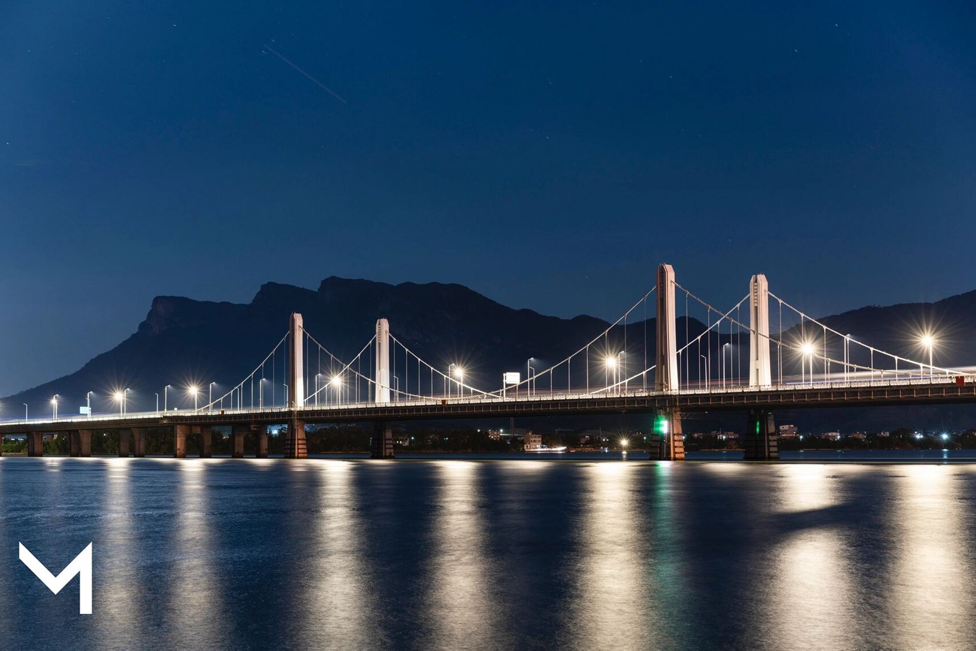 喜欢晚上的螺洲大桥 白天的景致太过吵闹,只有到晚上才能看到真正的
