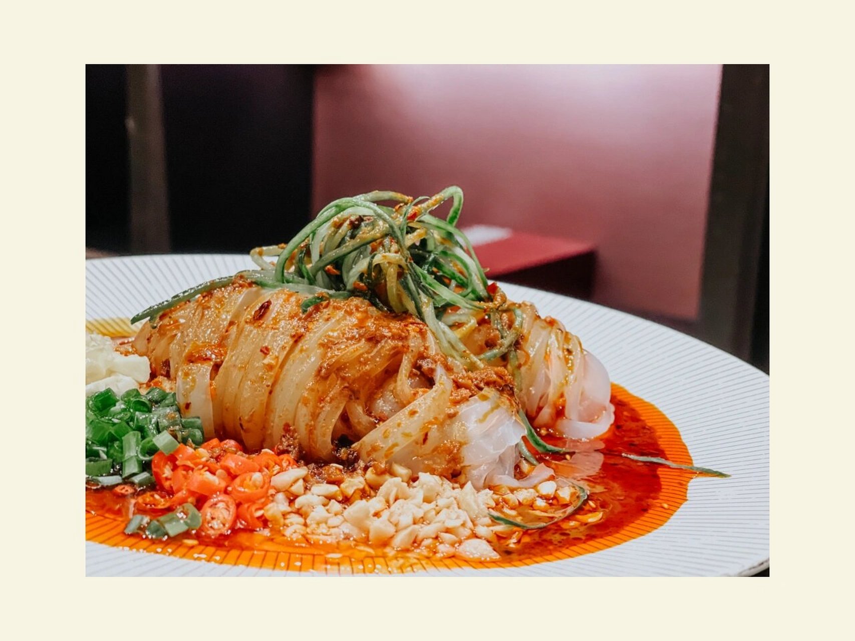 东坡旋子凉粉 凉粉作为凉菜十分清爽, 质细柔嫩,筋力绵软,明而不透