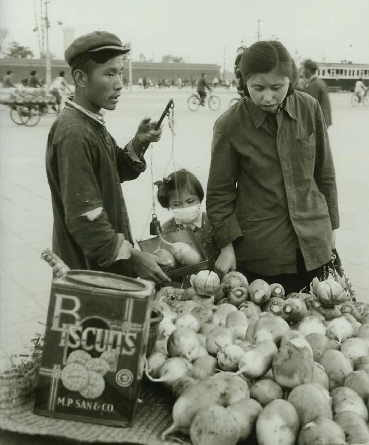 1956年社会主义改造基本完成时期北京卖萝卜的商贩