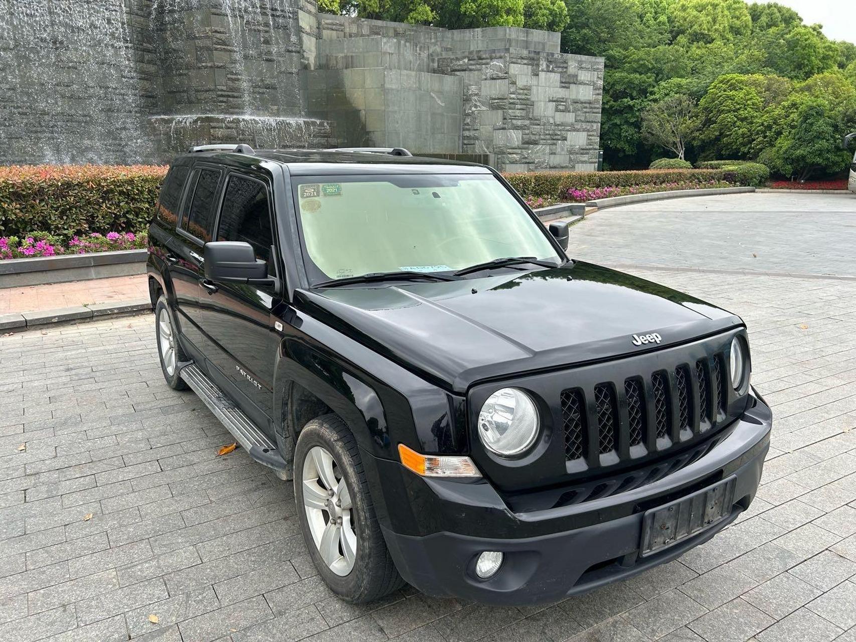 新到14款吉普自由客2.