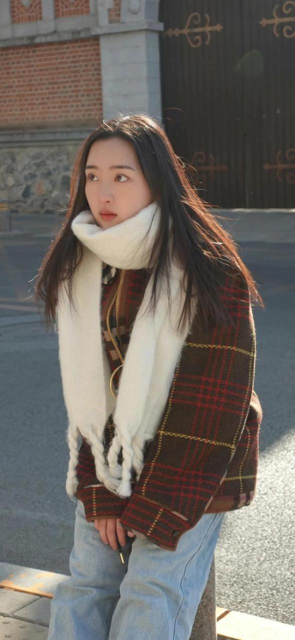邓恩熙冬日暖阳甜美街拍写真壁纸图片