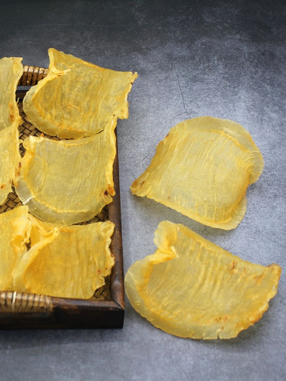 6年本港老台山赤嘴鱼胶 这是16头本港陈年老台山公母混,胶体颜色老腊