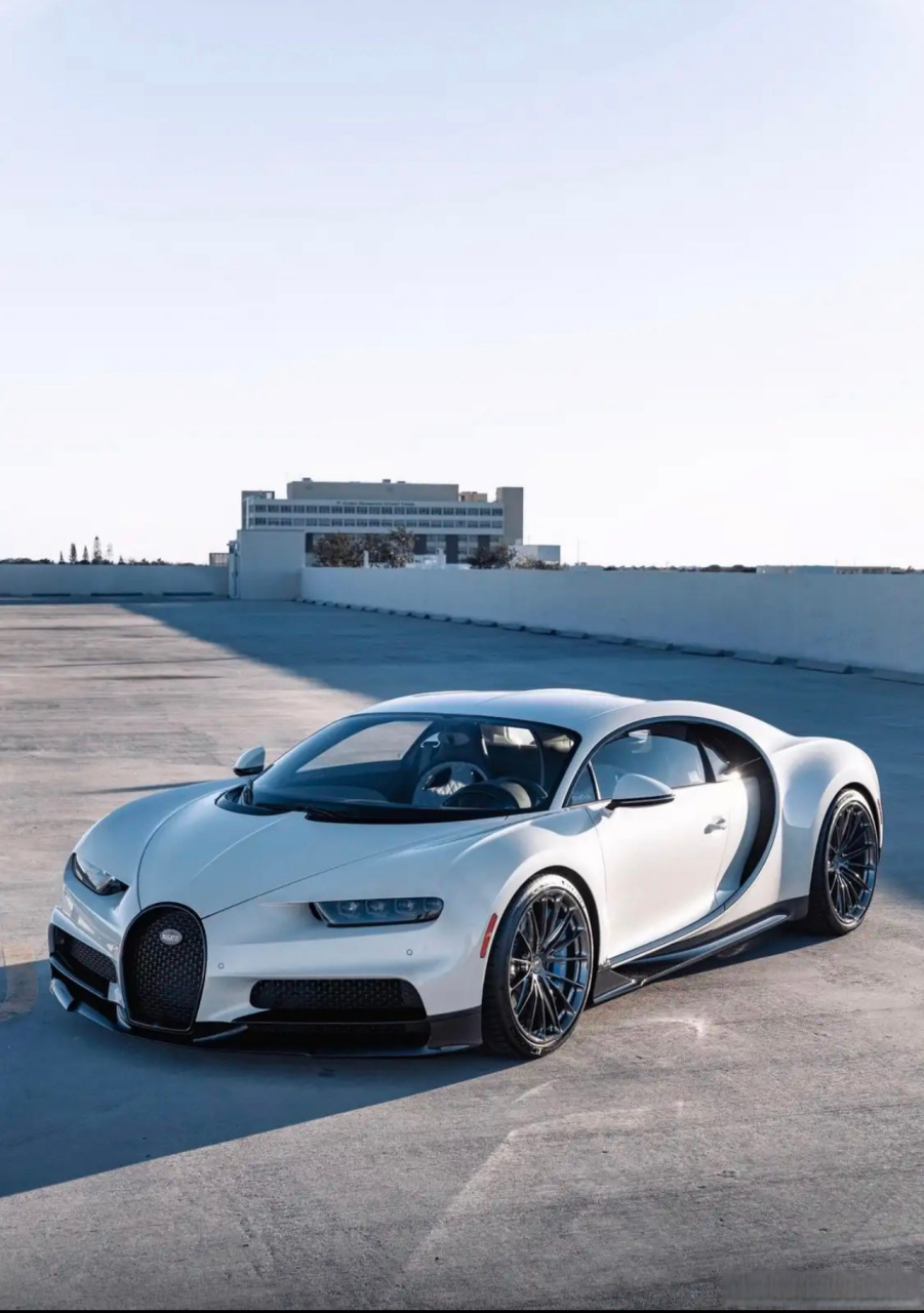 豪车超跑# 晚安!梦里就这个吧——布加迪chiron!