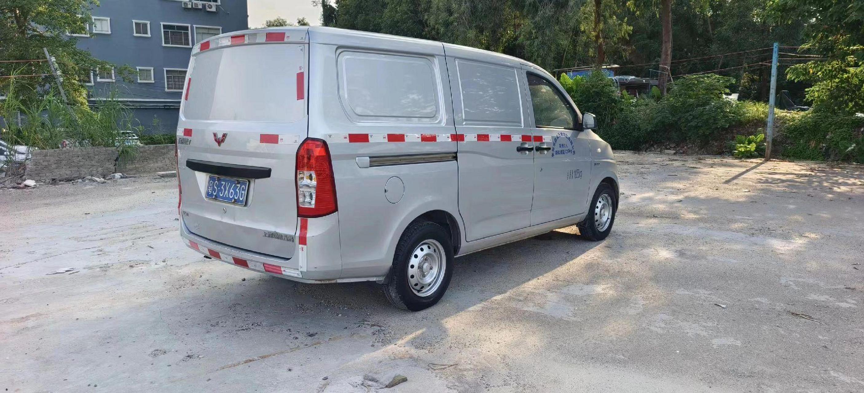 一九年五菱宏光单排货运版,1.