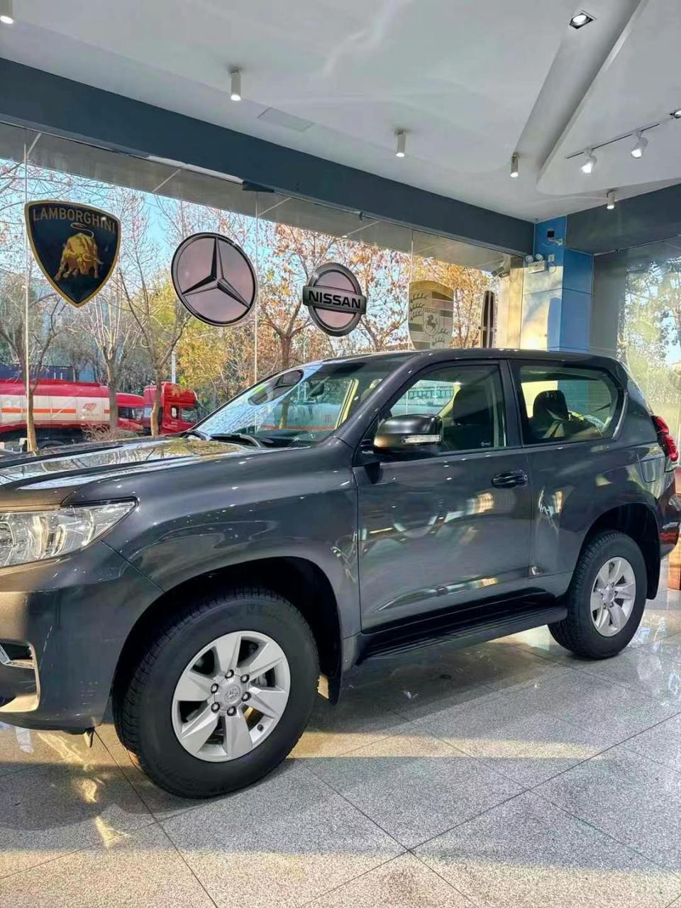 配置:配置:22款:丰田2800柴油 颜色:外灰,内白, 配置:三门,无窗,五