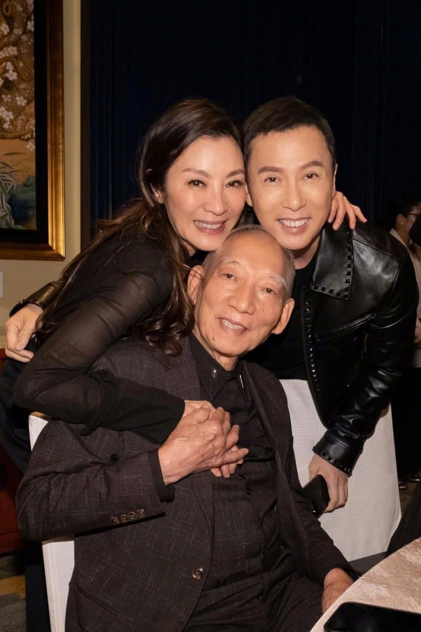 甄子丹晒和袁和平杨紫琼合影# 演员甄子丹分享和八爷袁和平,演员