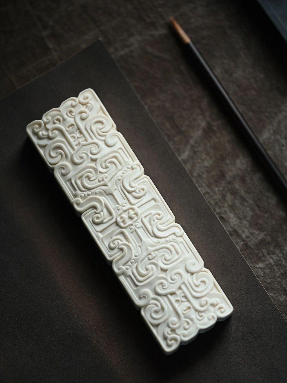 中国古代青铜器花纹可以有多美7515 鹿角"青铜纹"单镇 料质清润