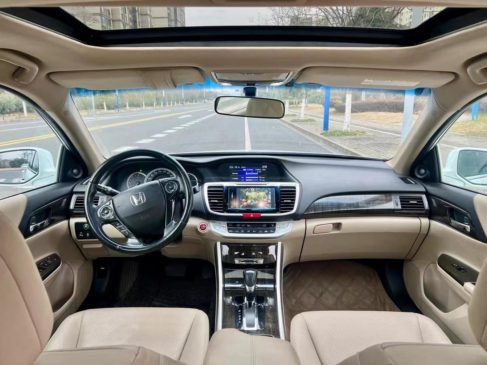 14年雅阁 68000公里 一手 2.4豪华,7万多