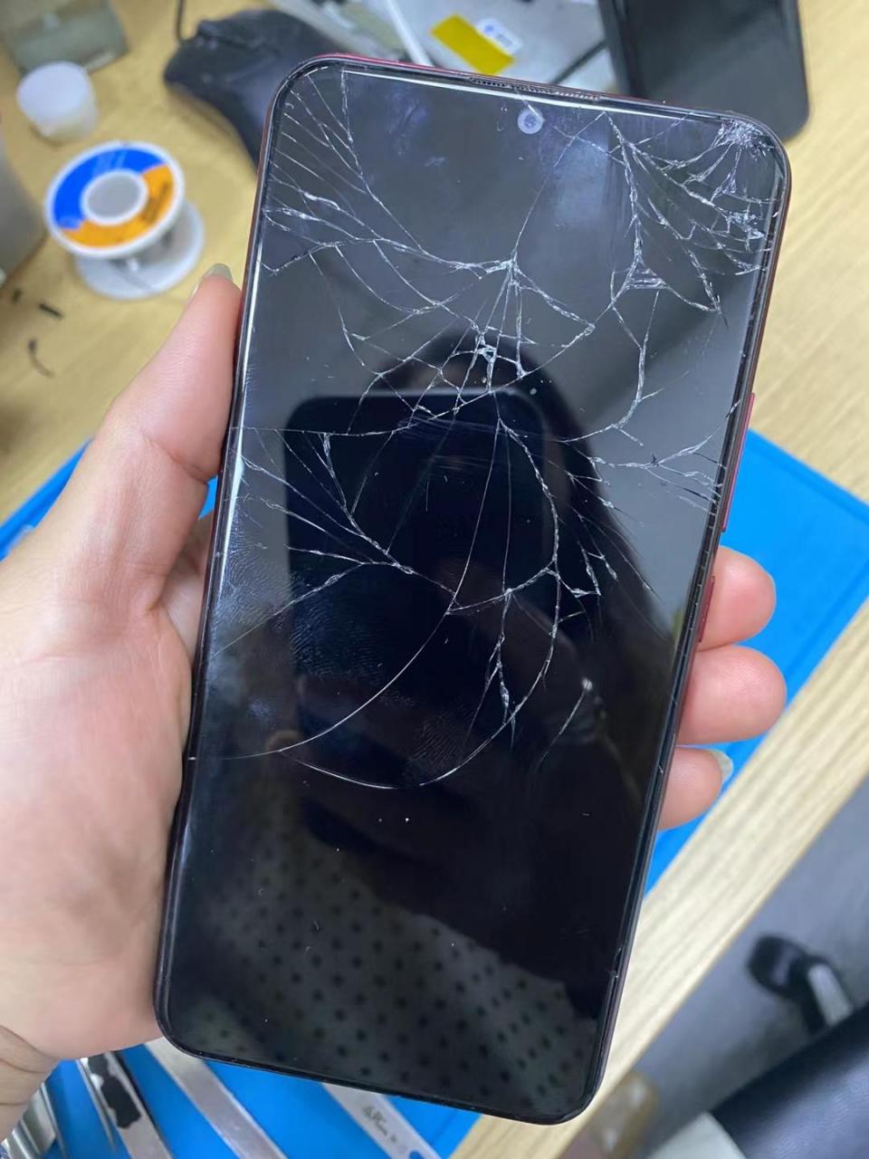 vivo y3更换全新原装外屏玻璃盖板,秒变新机7070