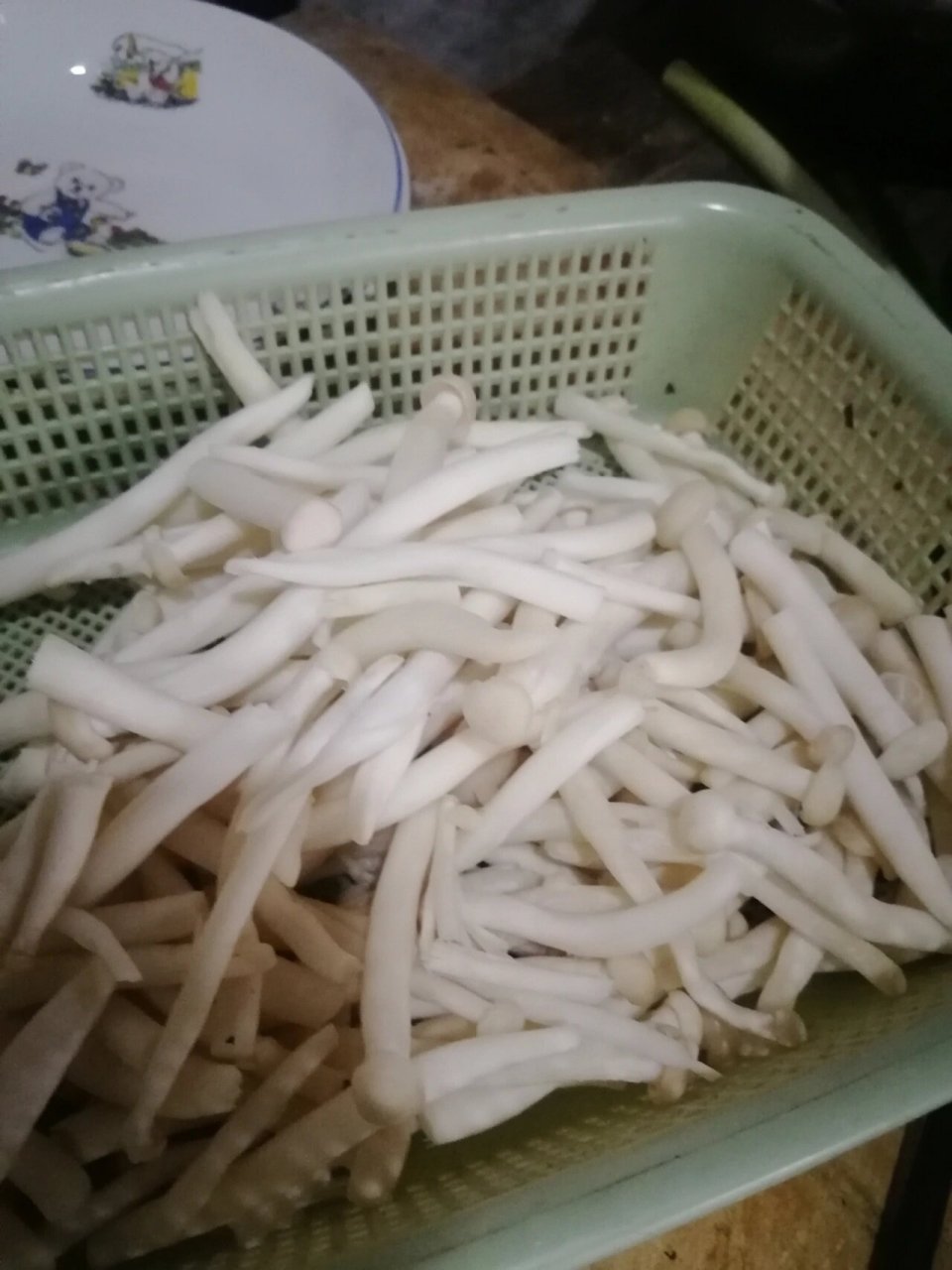 比金针菇粗一点,比杏鲍菇细的到底叫啥啊