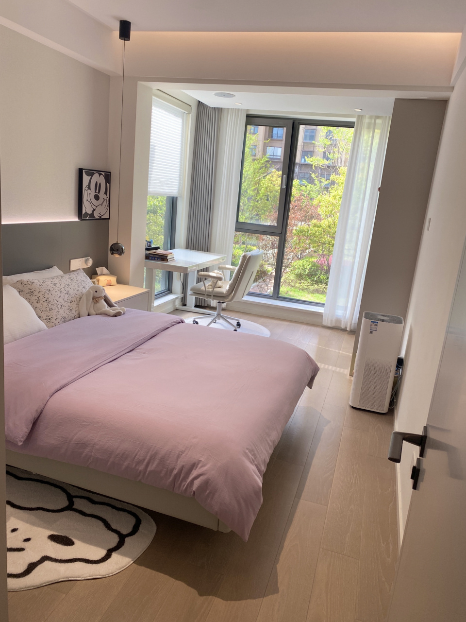 女儿房靠窗的位置太美了,抬眼即风景 初中小女生的房间这样装,一直到