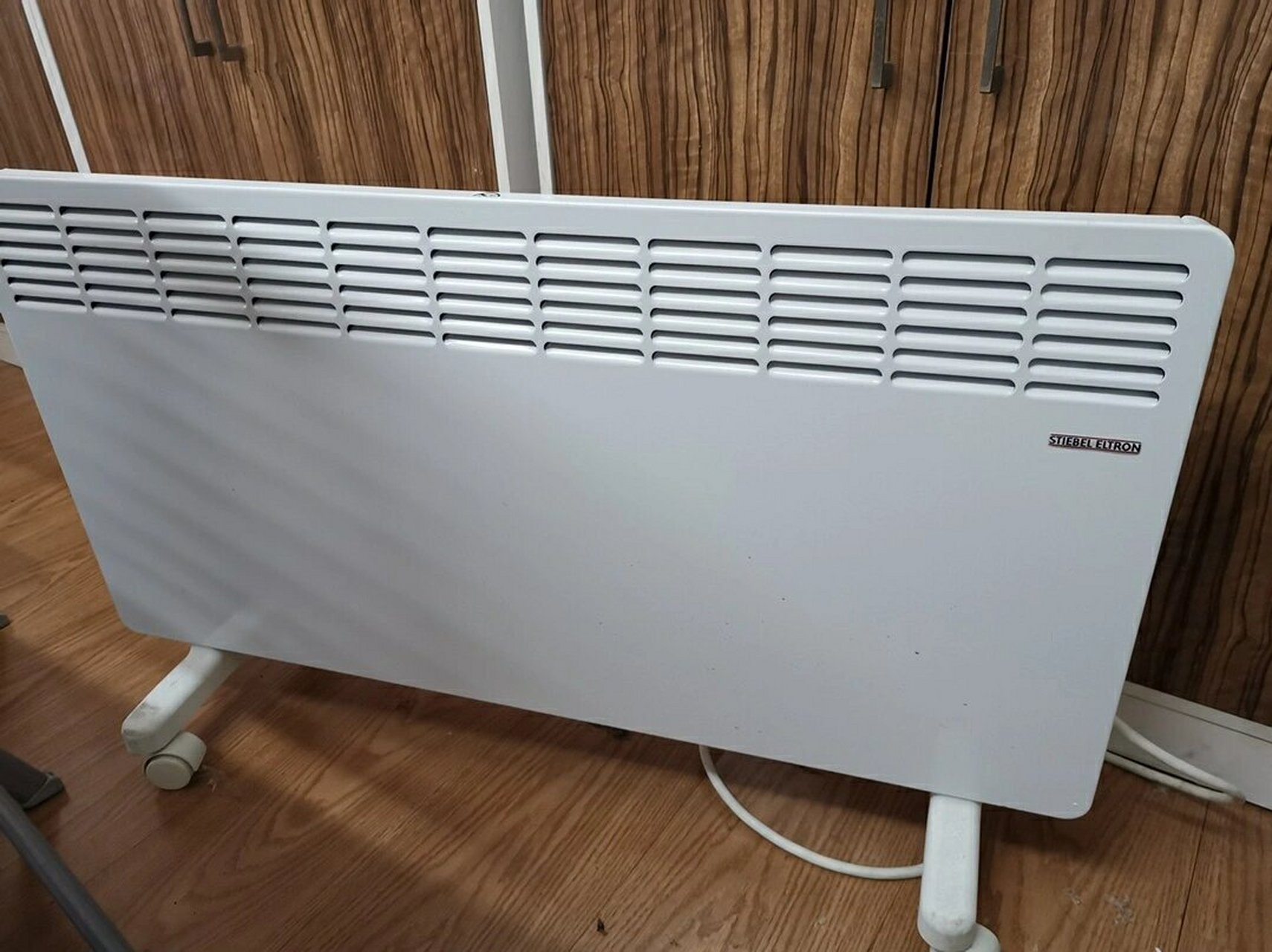 取暖器陶瓷和电热丝发热的区别 现在市面上的取暖器五花八门的,各种