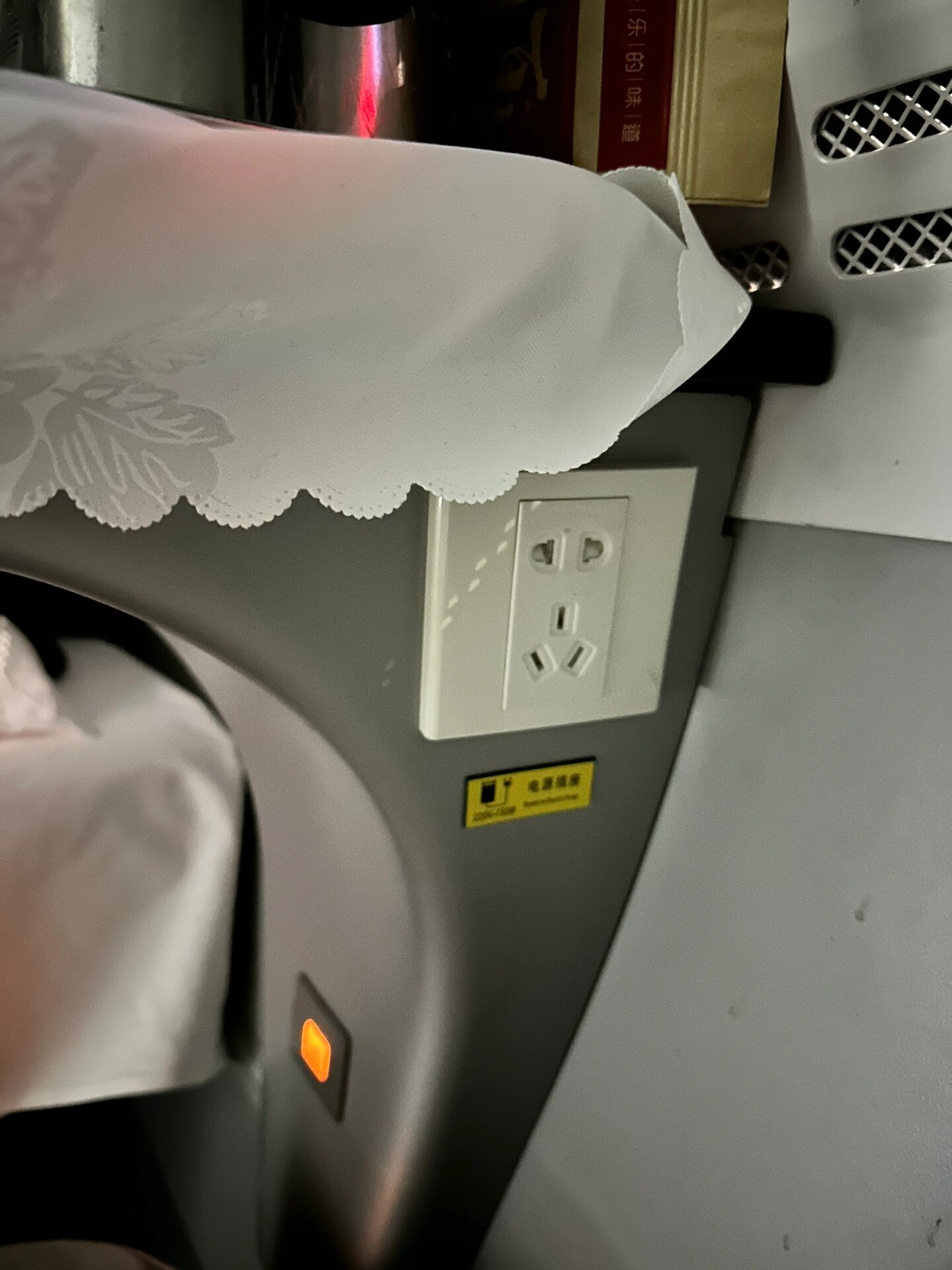 深圳到上海的动卧 d936,不是纵向动卧,原以为动卧都是两侧纵向独立