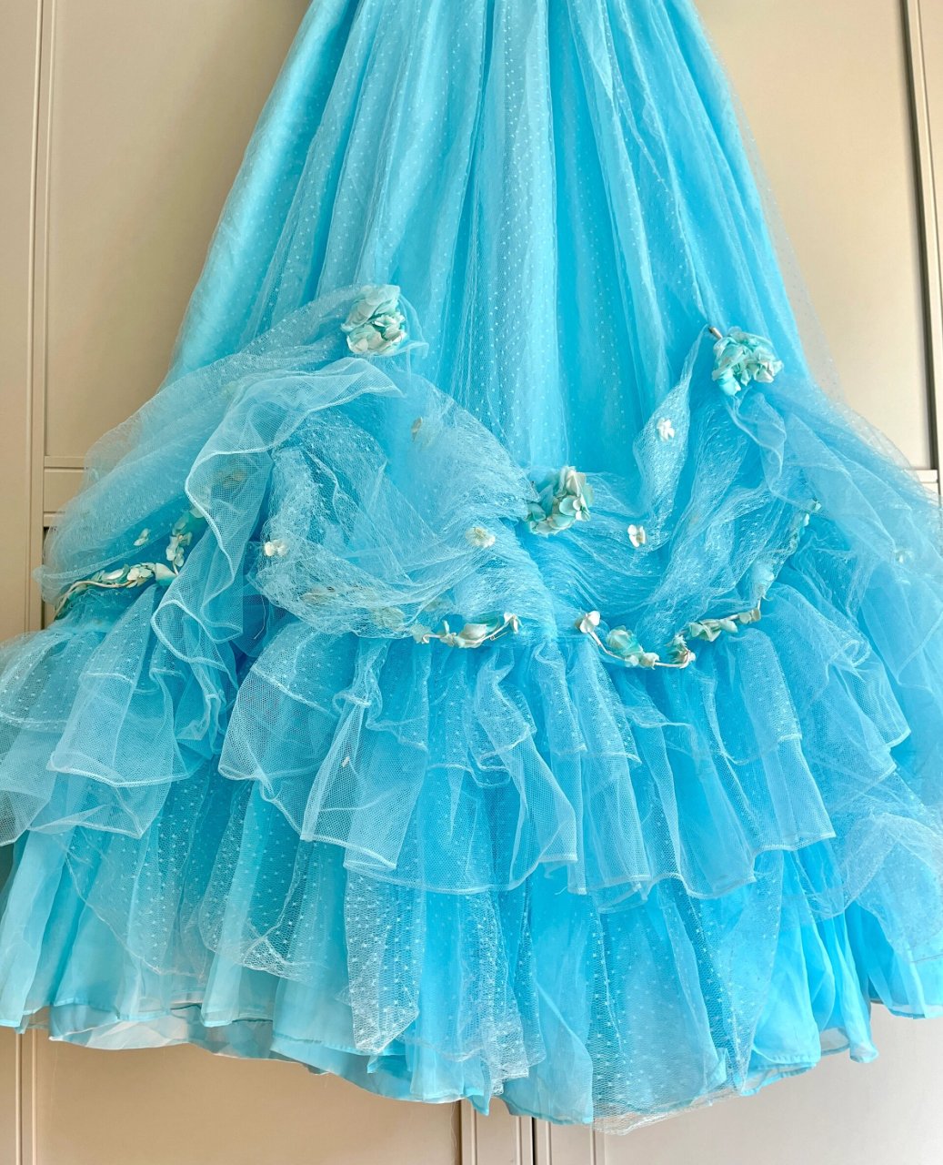 vintage艾莎的公主裙 这是一件日产的古董裙,整个裙子从领口,腰带