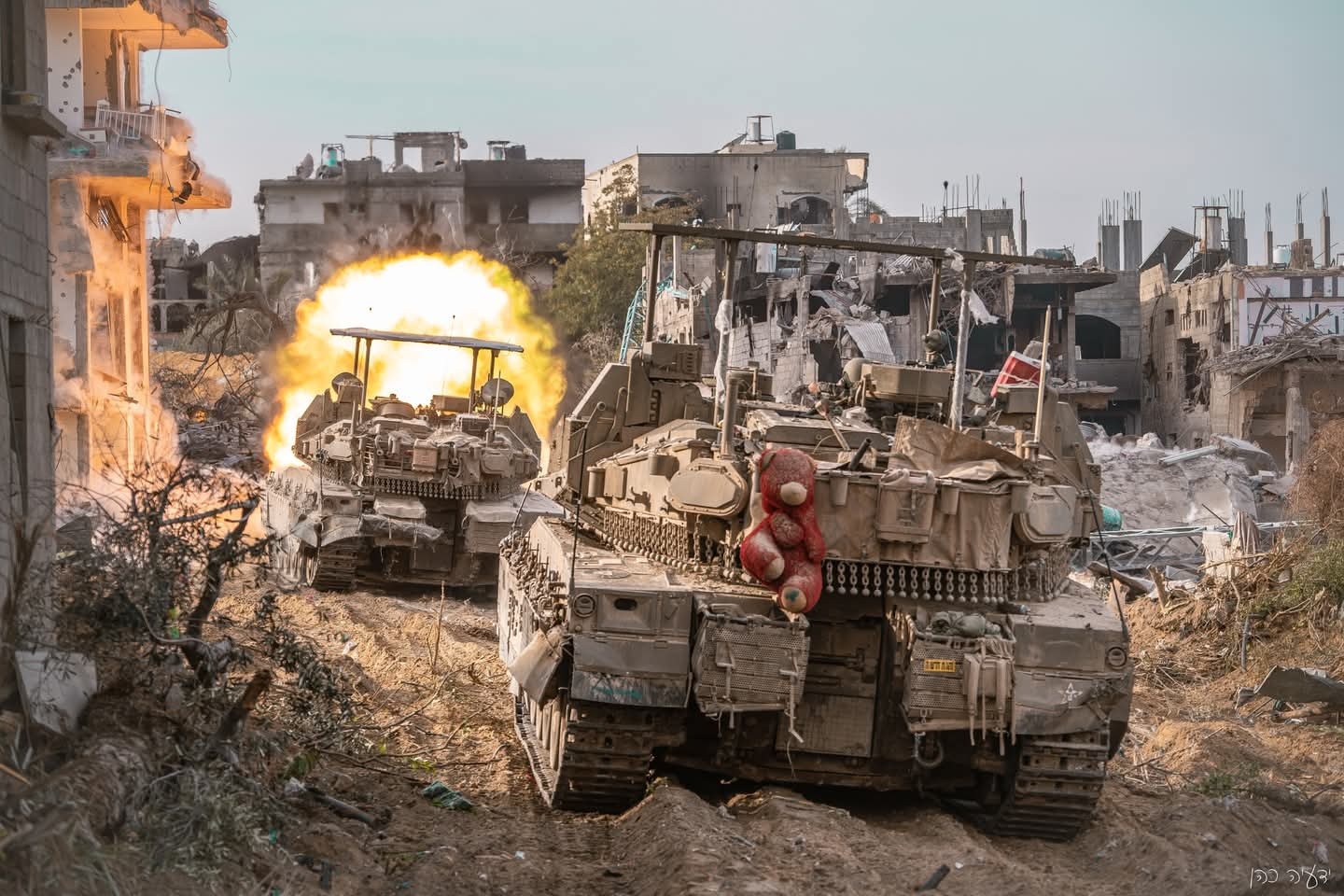 巴以冲突# 在加沙作战的以军"梅卡瓦 mk4"坦克