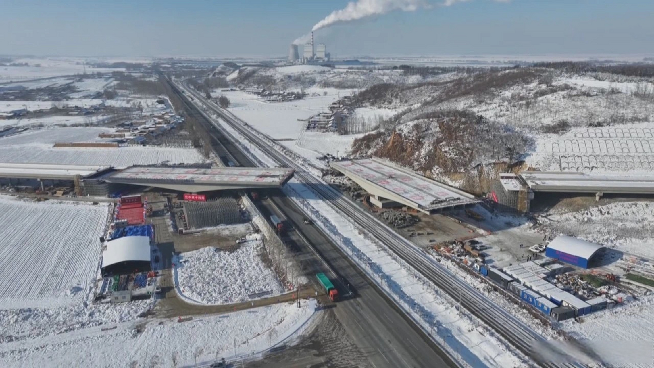 【长春经济圈环线高速公路农安至九台,双阳至伊通段跨越铁路工程转体