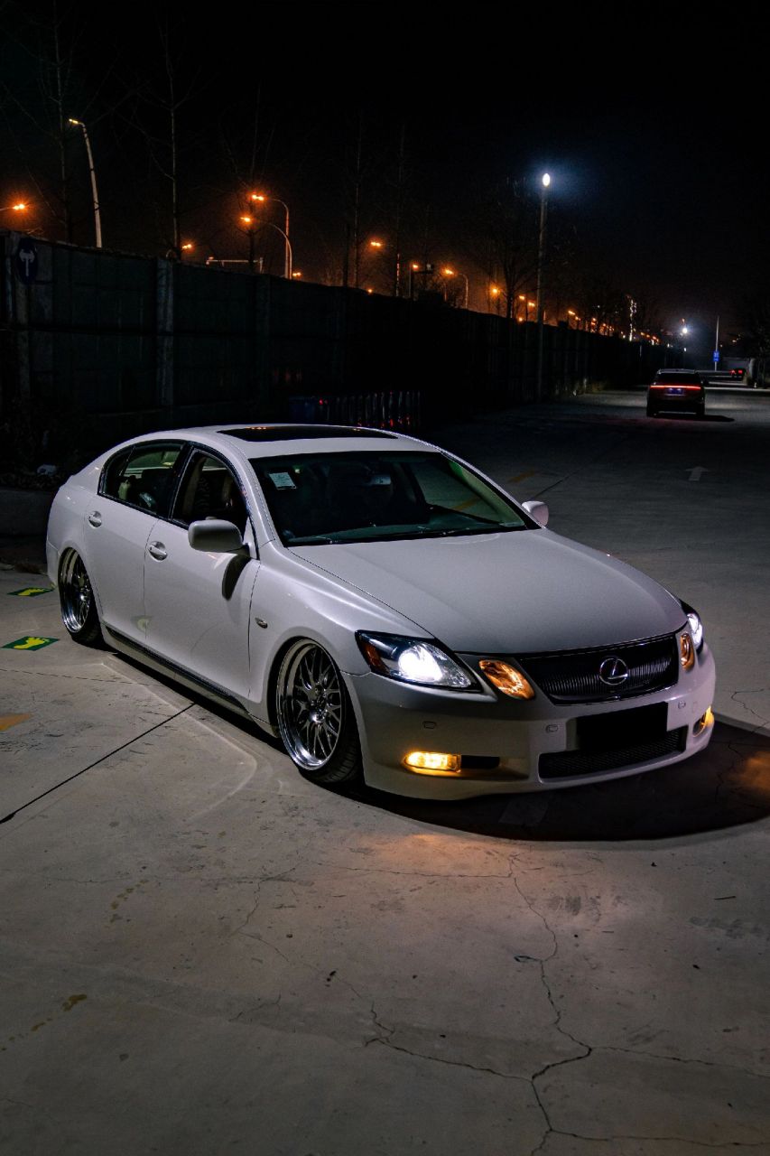 对于雷克萨斯,或者是我们更愿意称为凌志,我始终认为有一种设计底蕴在