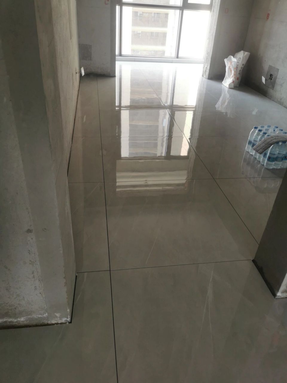 我买的大将军80x80通体大理石,铺完发现有水波纹,是不是瓷砖质量有