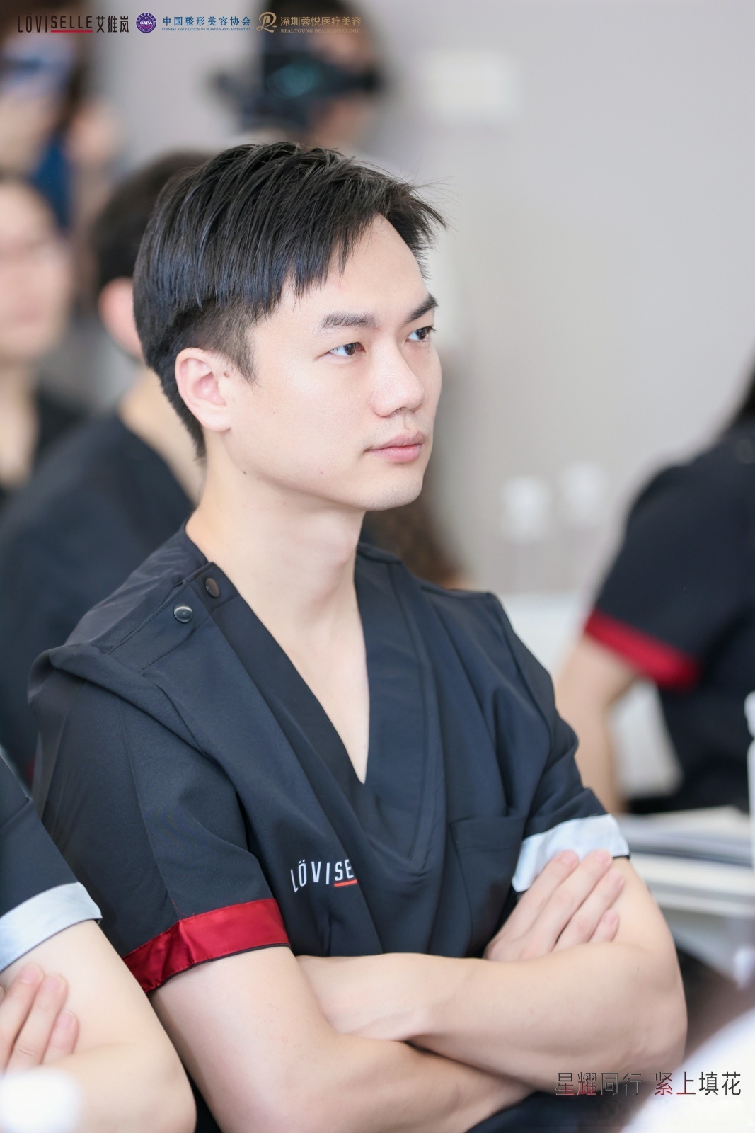 就2支lviselle哈!整个脸都紧了,关键印第安纹消失了!