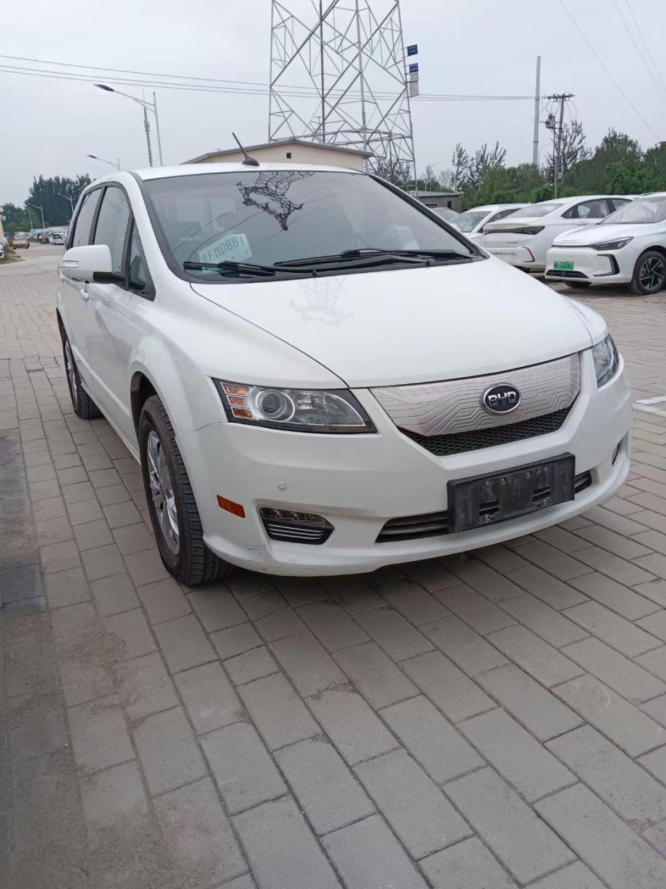 16款 比亚迪e6  82度电 续航400公里 行驶了几万公里 个人一手户 有