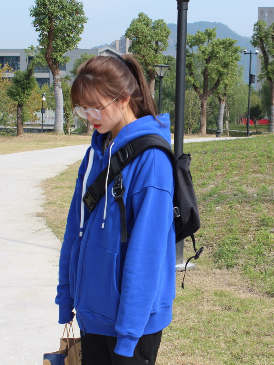 155 97小个子微胖女生穿搭|宝蓝色显白卫衣 卫衣外套:warmtrees 裤子