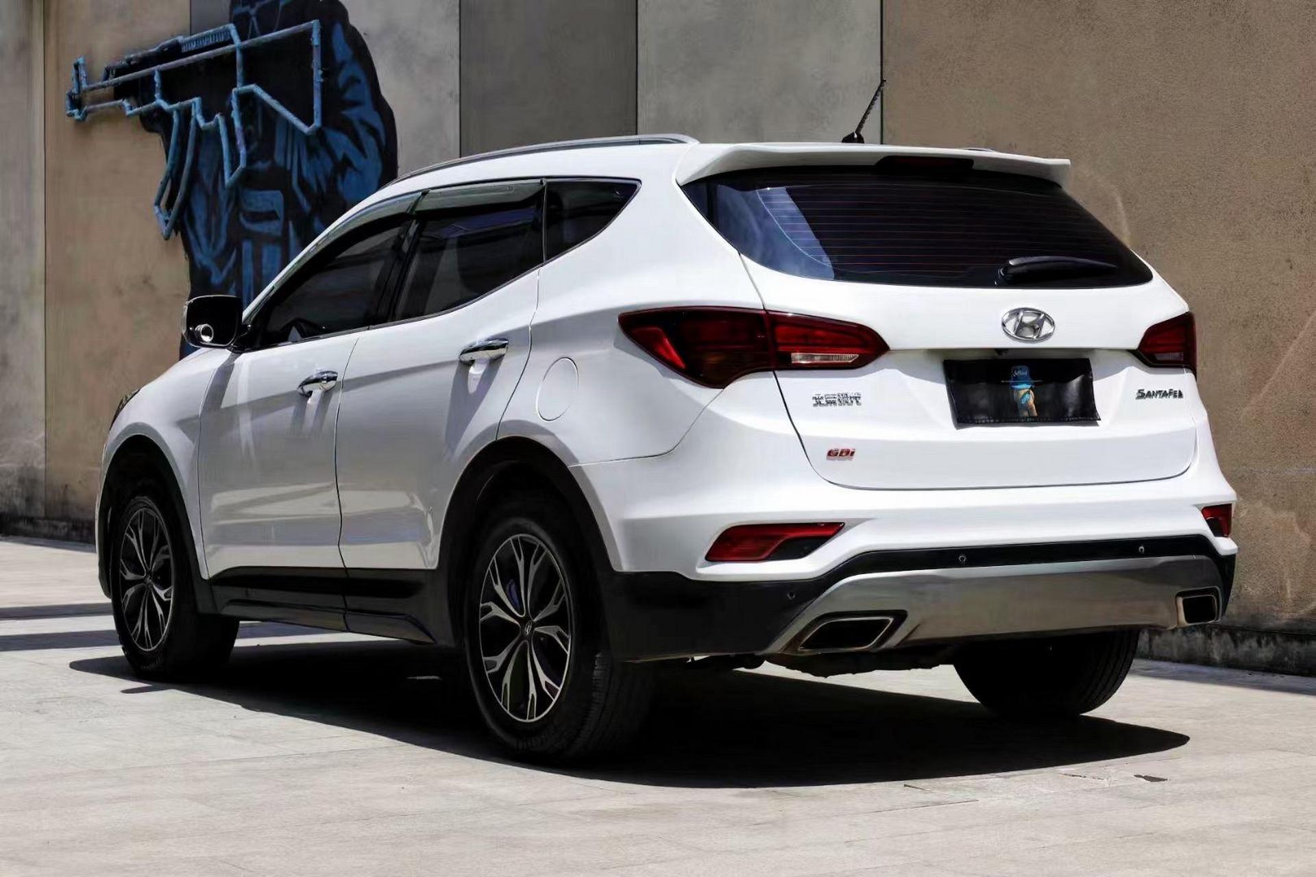 18年2月上牌的现代新胜达,自动两驱智能5座,私家极品用车,才走7万多