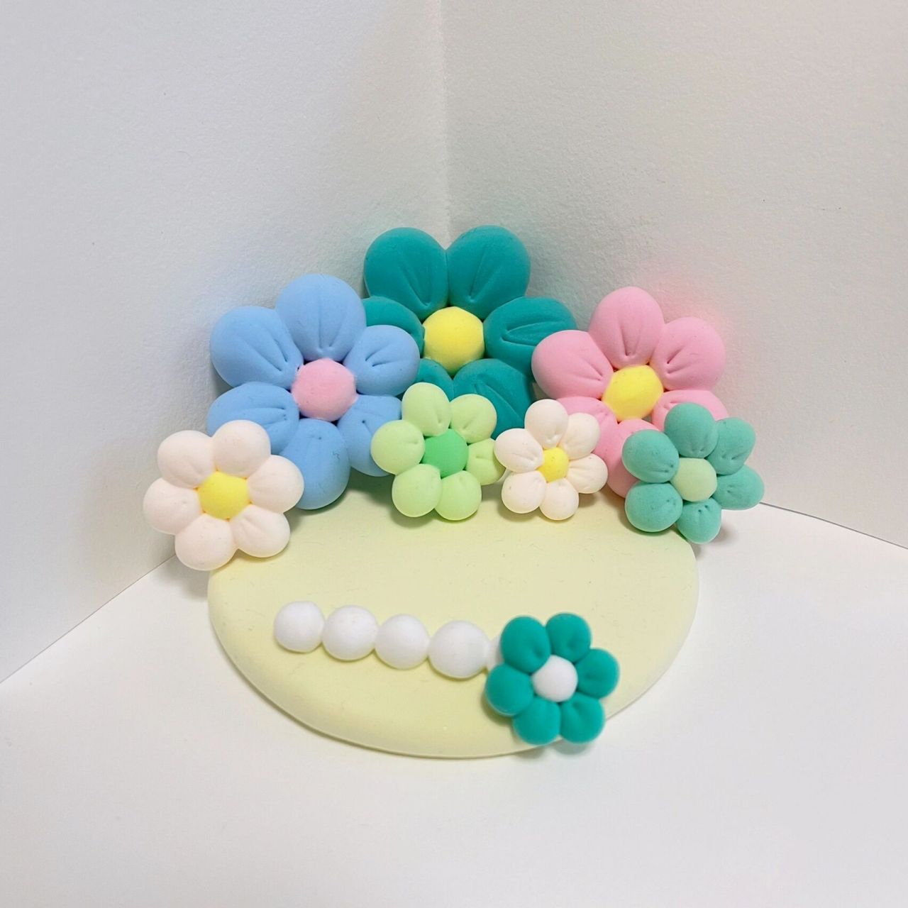 超轻黏土手机支架94超轻黏土小花 制作过程,超简单,记得帮忙点赞哦