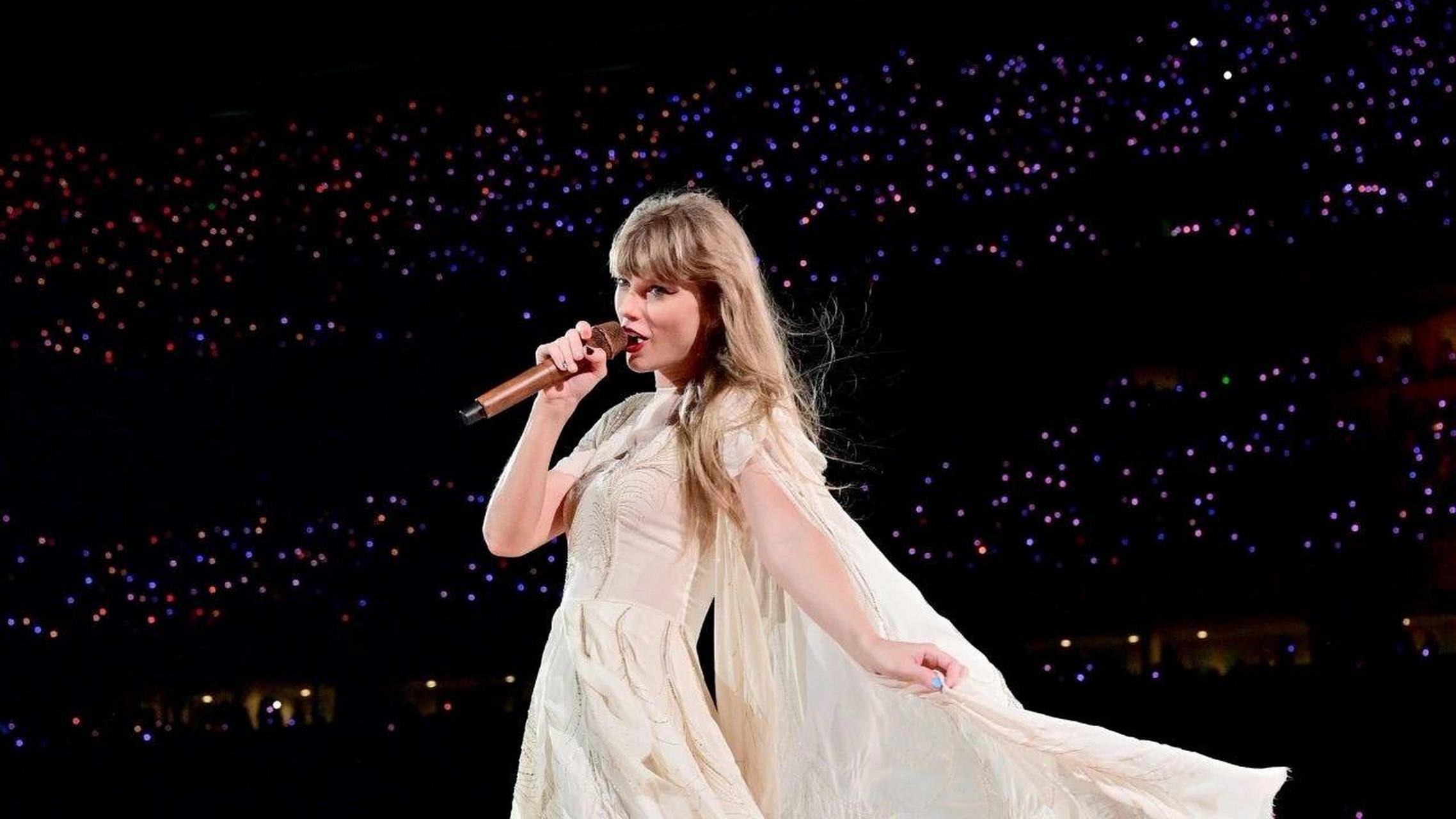 taylor swift(泰勒·斯威夫特)最近正在举办时代巡回演唱会 the eras