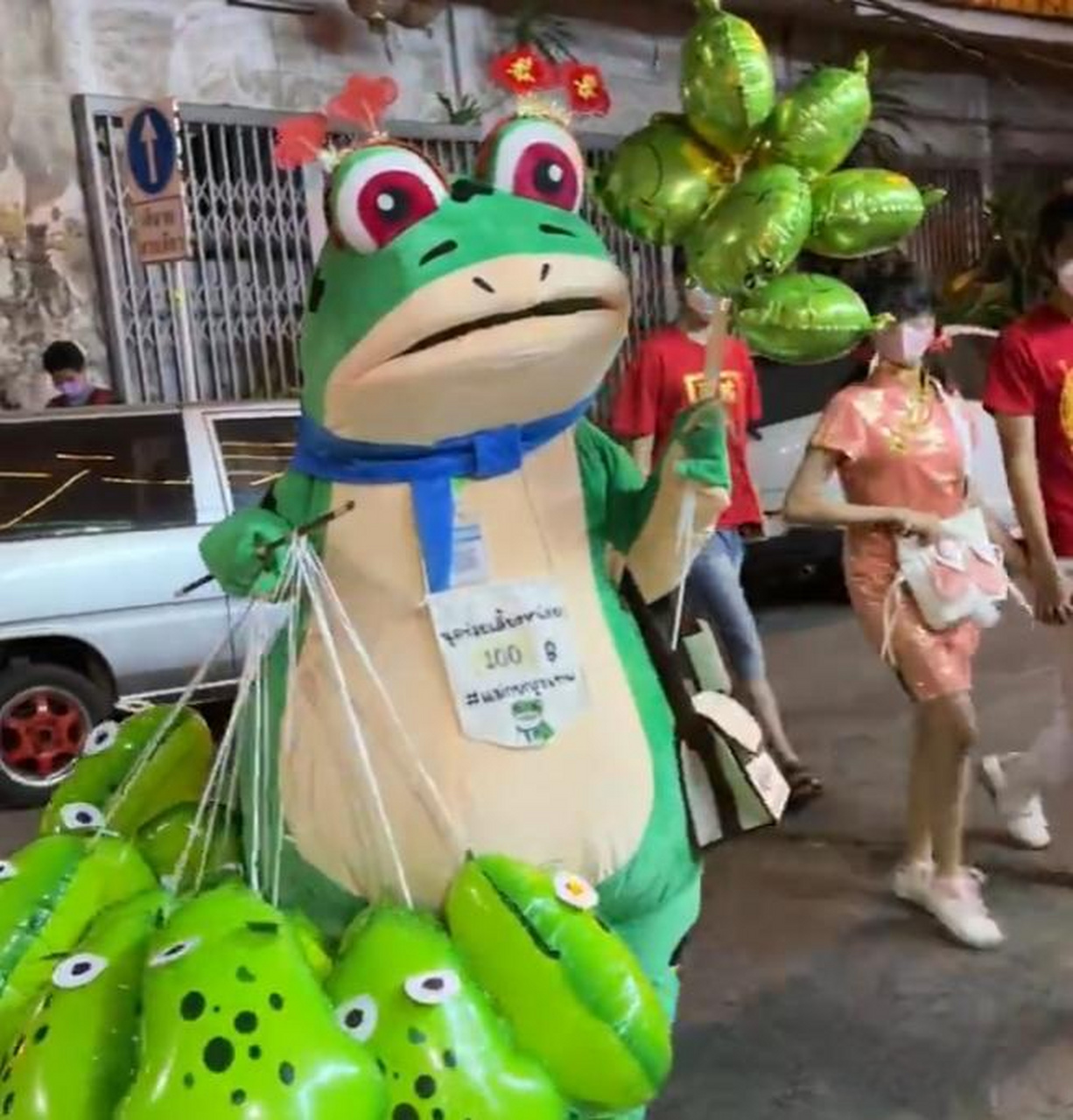 网红"卖崽青蛙"在各地纷纷"落网",为何偌大的城市容不下一只辛苦谋生