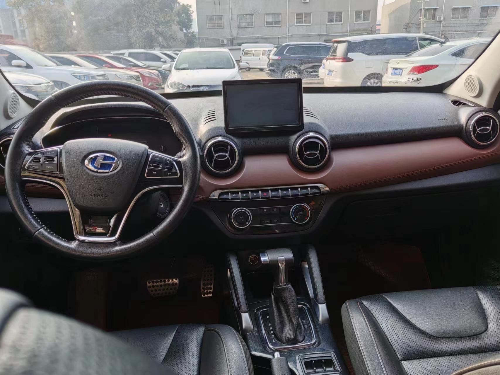 18年昌河q35,1.5自动挡带天窗,前后雷达,车况板正无事故无水泡