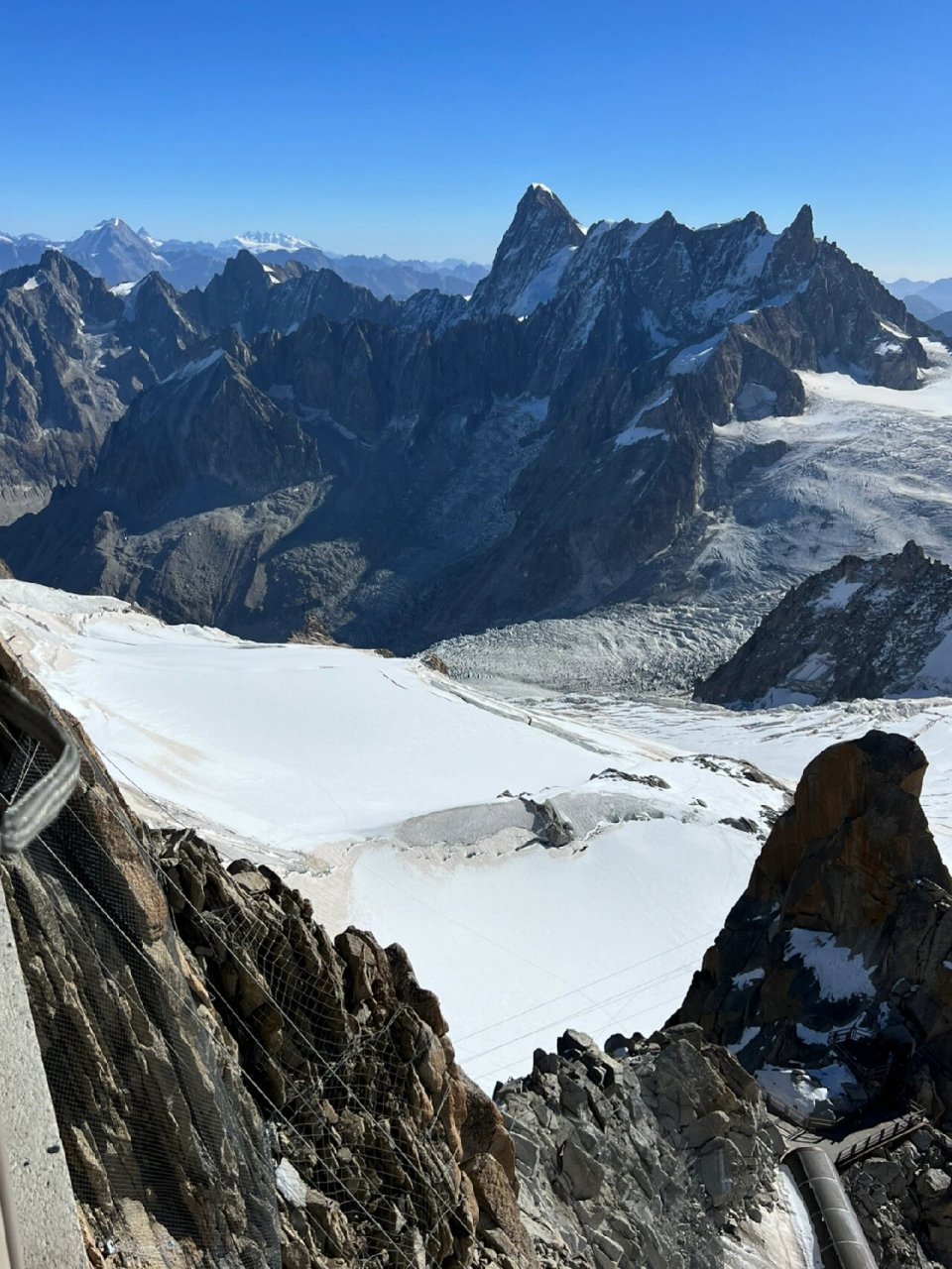 徒步勃朗峰·欧洲最高 勃朗峰是欧洲徒步登山的发源地,每年都有很多